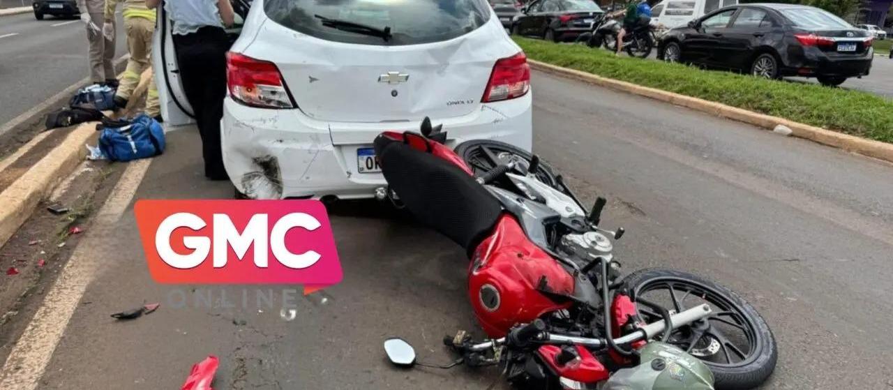 Motociclista fica gravemente ferido em acidente na Avenida Colombo, em Maringá