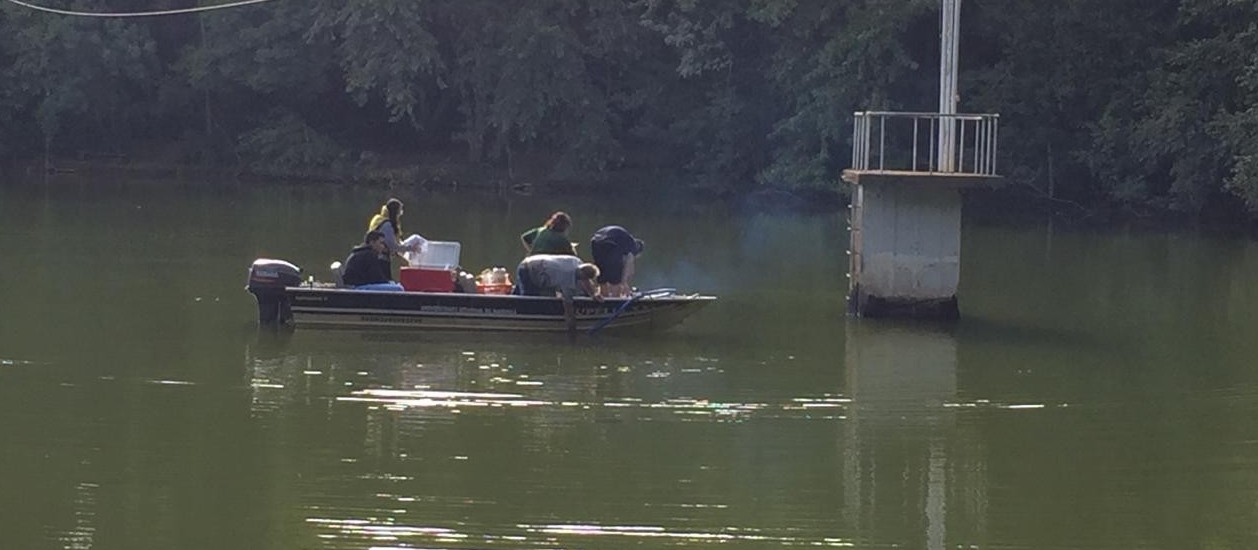 Nupélia realiza pesquisa no lago do Parque do Ingá