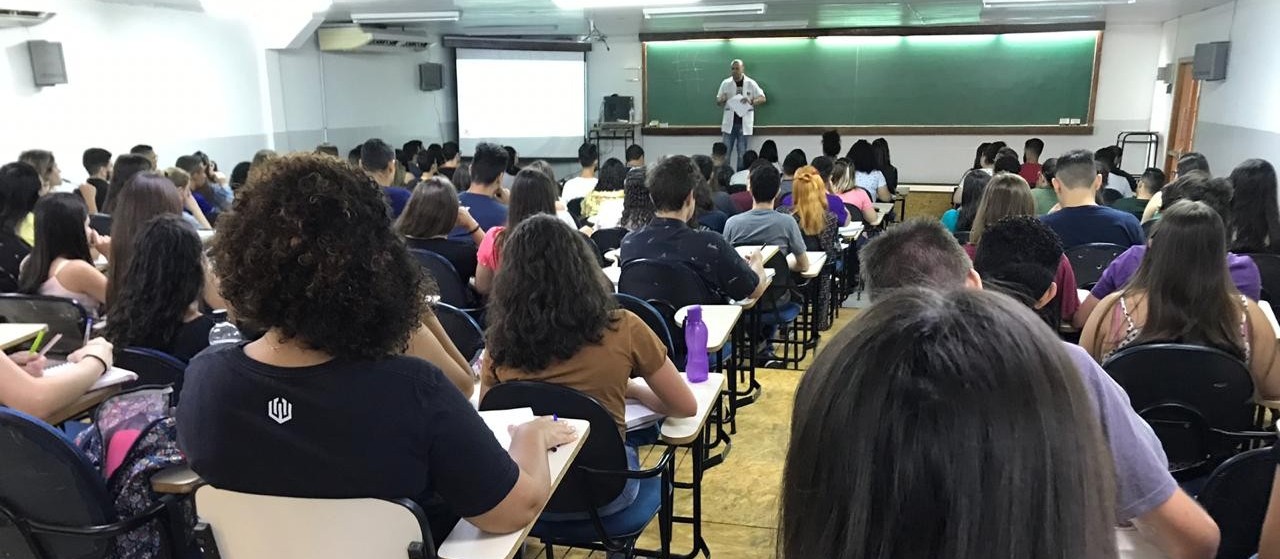 Inscrições para plantão de véspera do vestibular da UEM estão abertas