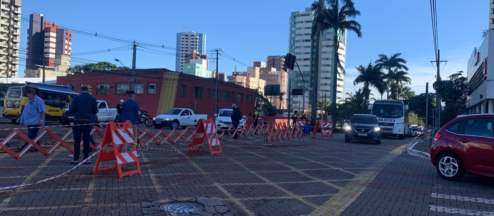 Trânsito na Avenida Paraná flui em meia pista