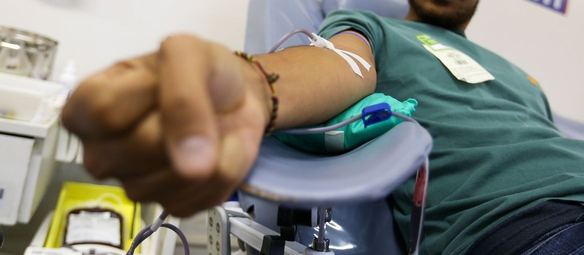 Ministério da Saúde apela para que brasileiros doem sangue antes de serem vacinados