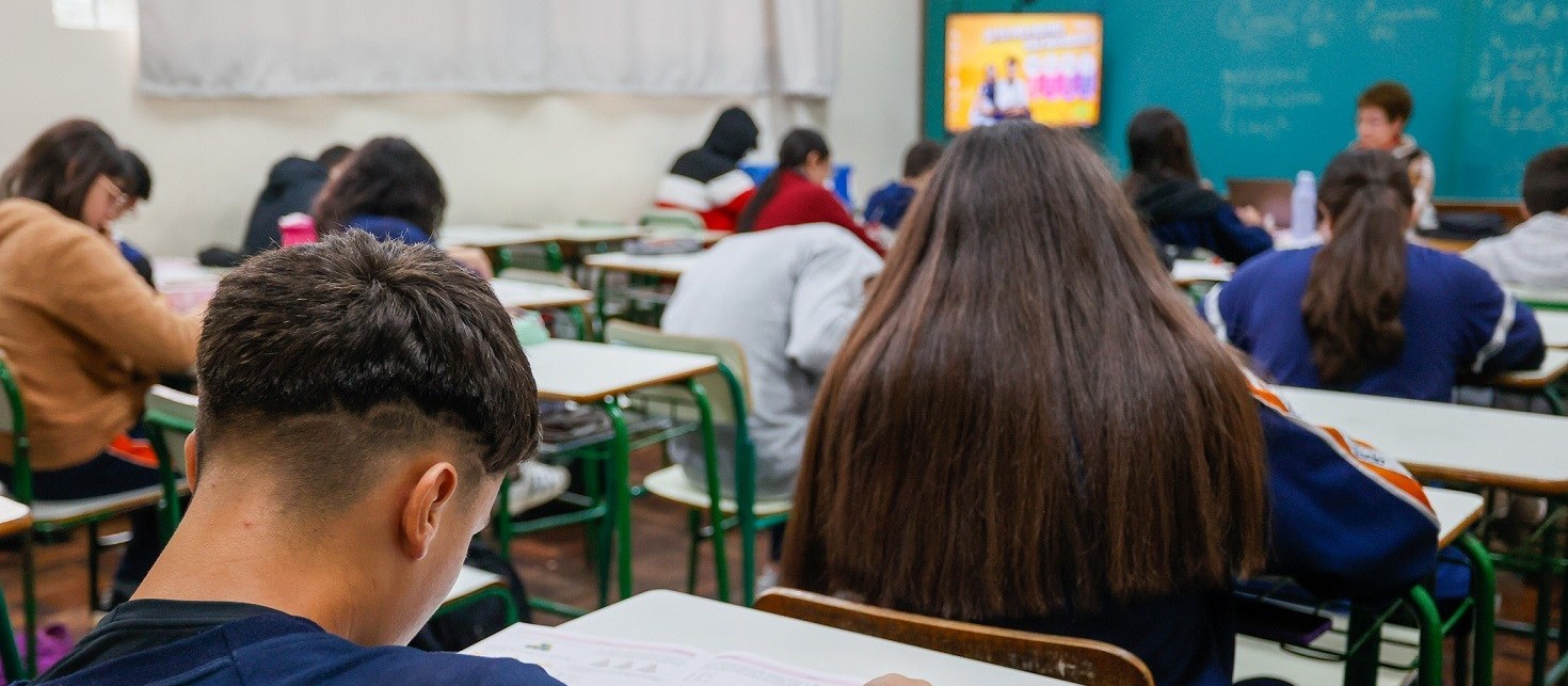 Governador sanciona lei que cria o programa 'Parceiro da Escola'