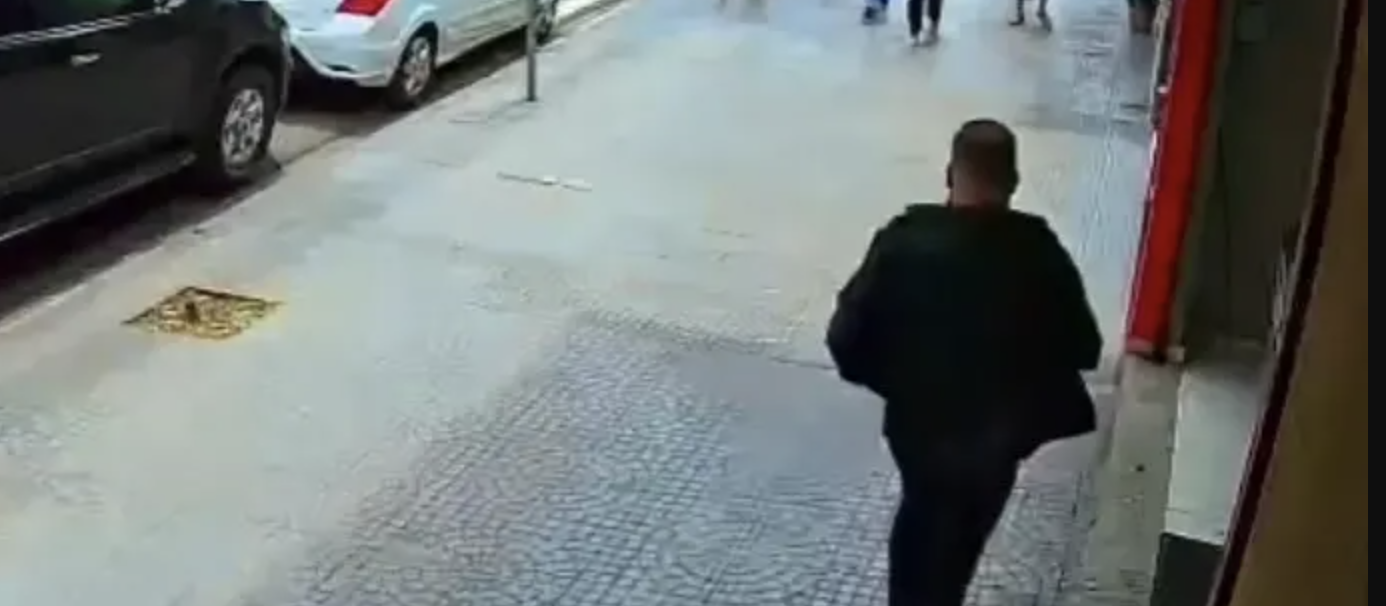 Golpe do falso Pix: suspeito foge com joias de R$ 15 mil em Maringá