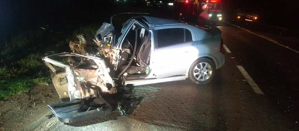 Motorista morre ao bater de frente contra caminhão em Paranavaí