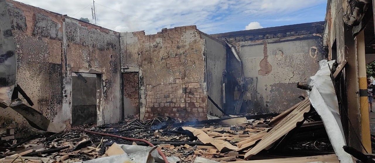 Restaurante é destruído pelo fogo em Guairaçá