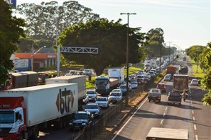 Reunião define criação de terceiras faixas e rebaixamento da Avenida Colombo em Sarandi para acabar com congestionamento na via