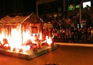 Milhares de pessoas assistiram ao desfile de aniversário de Maringá