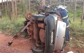 Homem morre e mulher fica ferida em acidente na PR-554, entre Presidente Castelo Branco e São Jorge do Ivaí