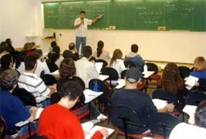 Governo do Estado vai equiparar salário de professores e técnicos com nível superior das universidades estaduais