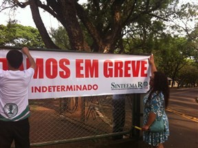 Segundo dia de greve dos professores e técnicos da Universidade Estadual de Maringá