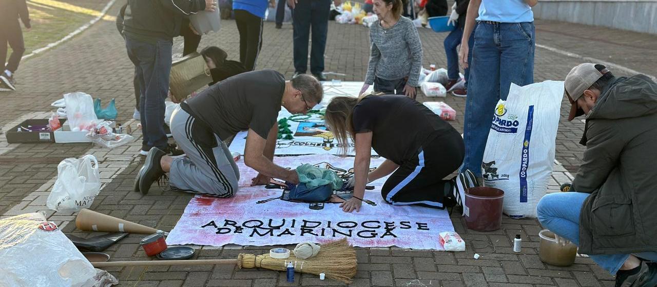 Fiéis se unem em Maringá para transformar fé em arte no Corpus Christi