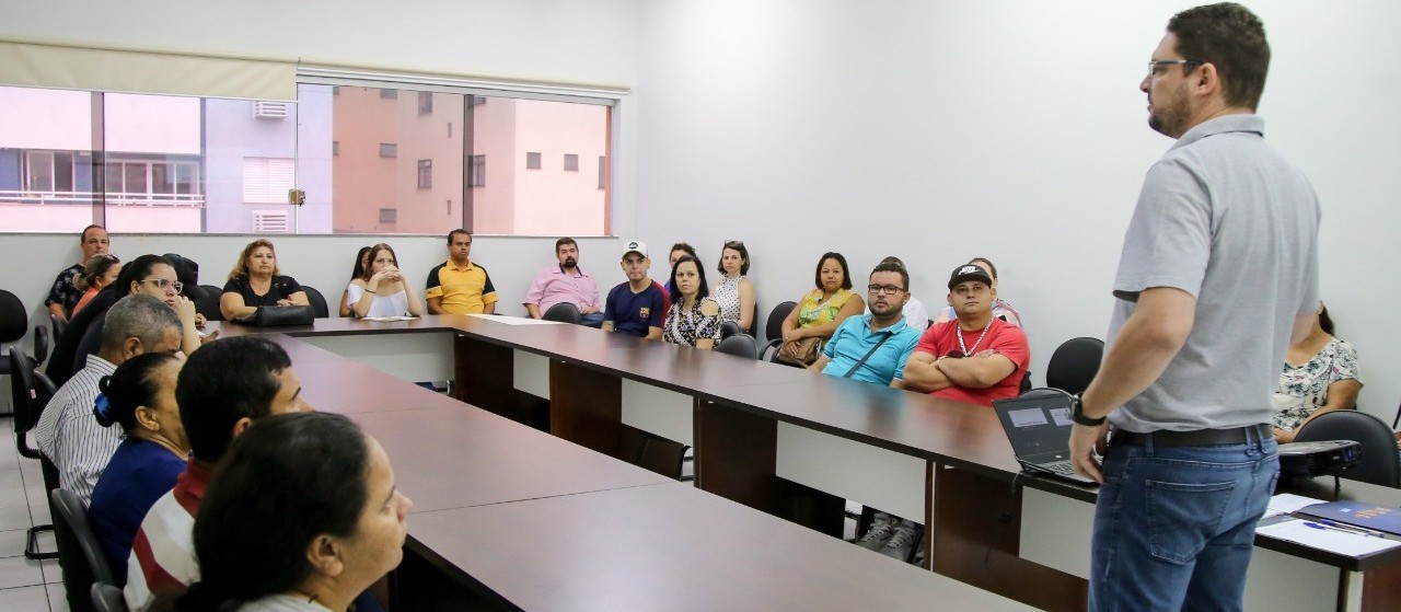 Cadastro de autônomos para trabalhar durante o Natal continua