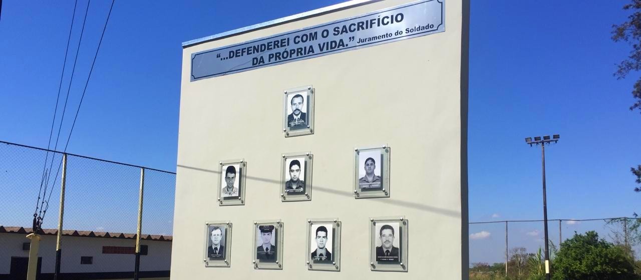 PRE homenageia policiais rodoviários mortos em serviço