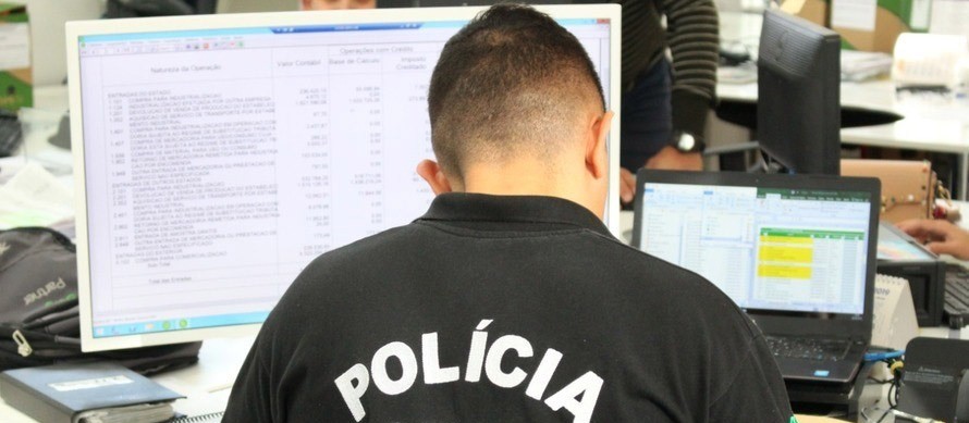 Lei que tipifica o crime de perseguição completa 1 ano