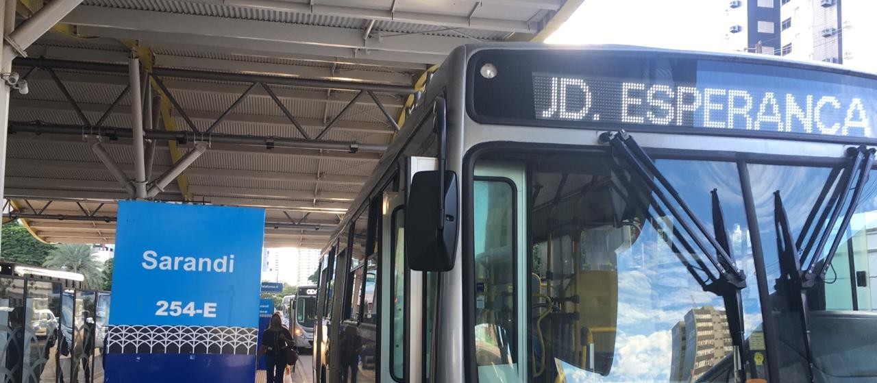 Todos os ônibus do transporte urbano e metropolitano estão rodando nesta quarta-feira