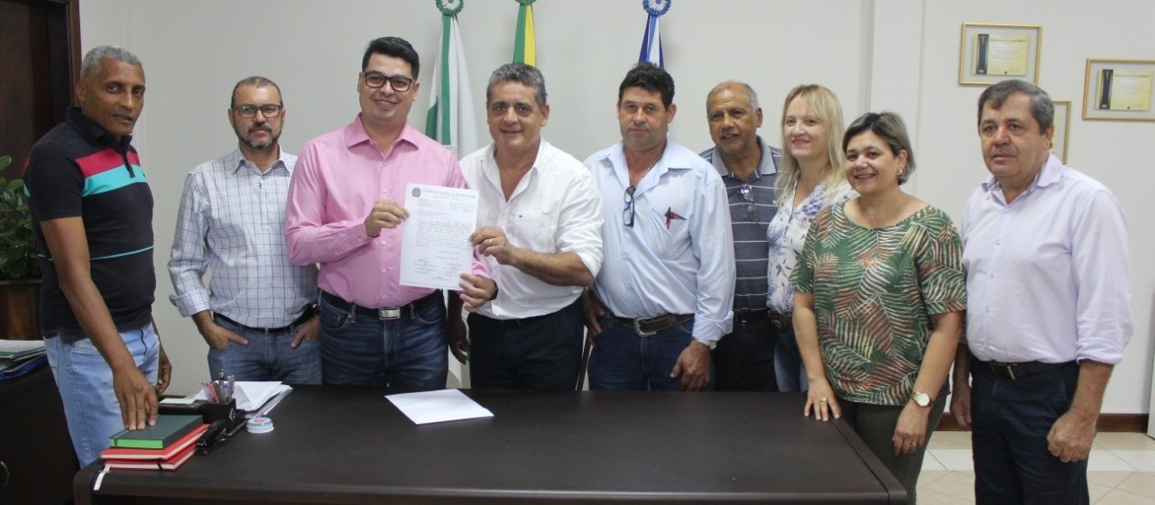 Prefeito assina decreto proibindo reajuste da tarifa de água