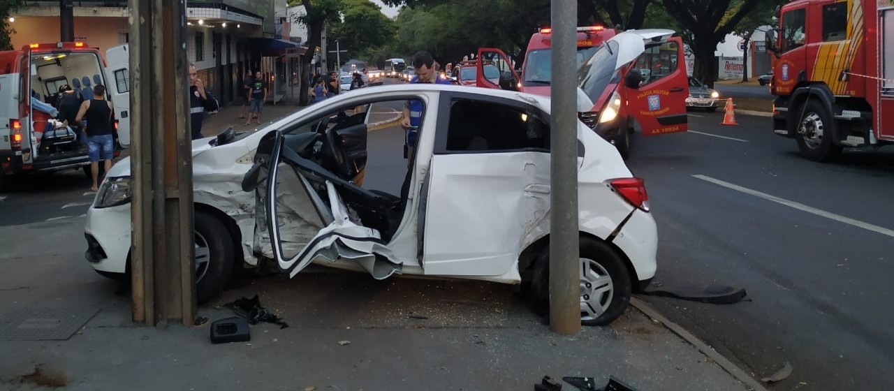 Uma pessoa morre e nove se ferem após acidente