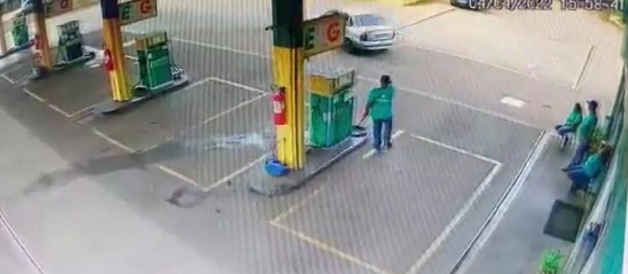 Motorista enche o tanque e foge de posto de combustíveis sem pagar em Sarandi; vídeo