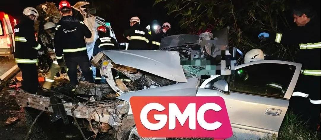 Três pessoas morrem em grave acidente envolvendo van e carro