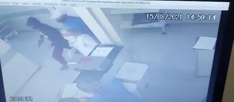 Polícia divulga vídeo de homens armados invadindo hospital em Sarandi