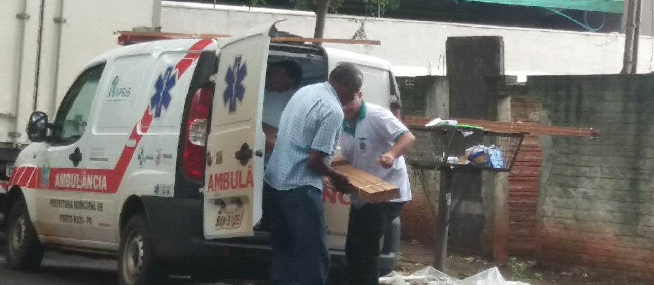 Ouvinte flagra ambulância de Porto Rico sendo utilizada para transportar batente de porta