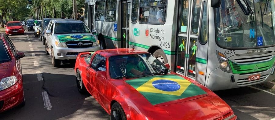 Carreata pede reabertura do comércio em Maringá 