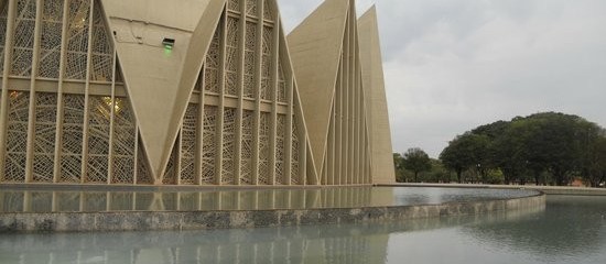 Prefeitura esvazia espelhos d’água da Catedral de Maringá