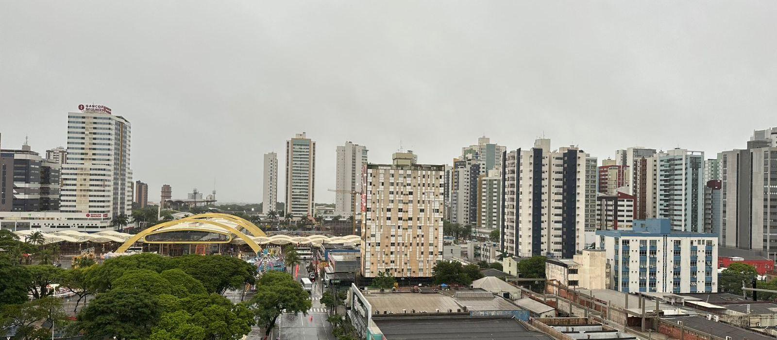 Segunda-feira (17) será de chuva e temperaturas mais baixas em Maringá