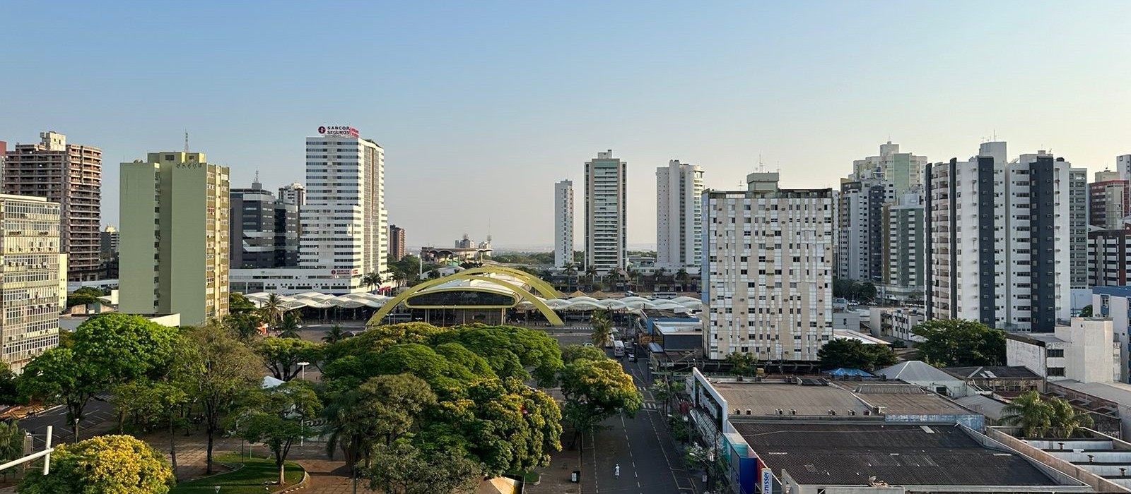 Tempo permanece quente e estável em Maringá nesta terça-feira (26)