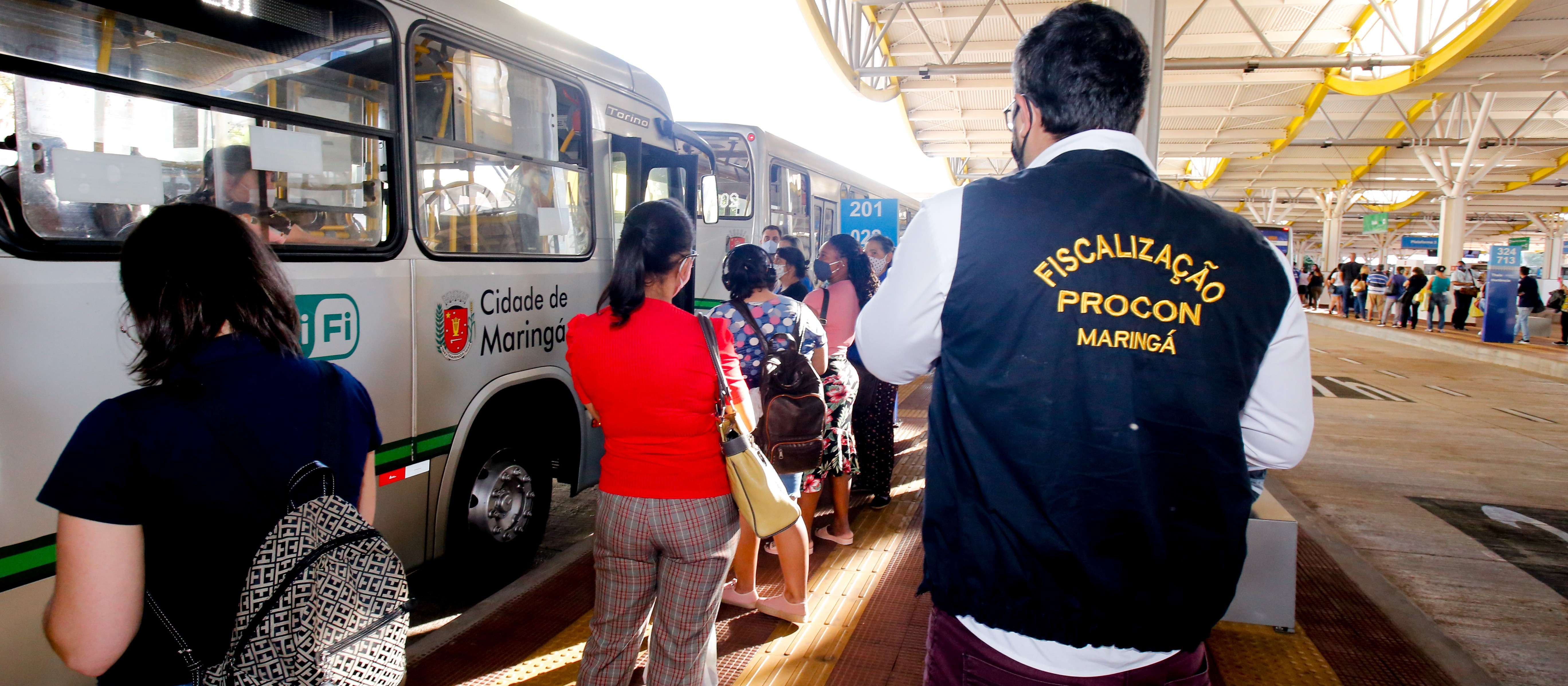 Procon multa TCCC por irregularidades como lotação