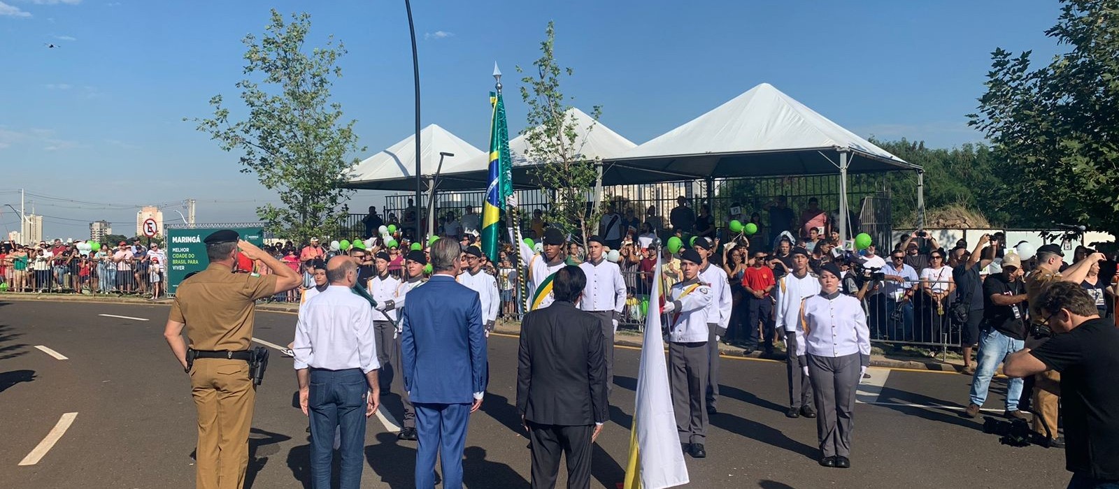 Desfile cívico marca aniversário de 77 anos de Maringá