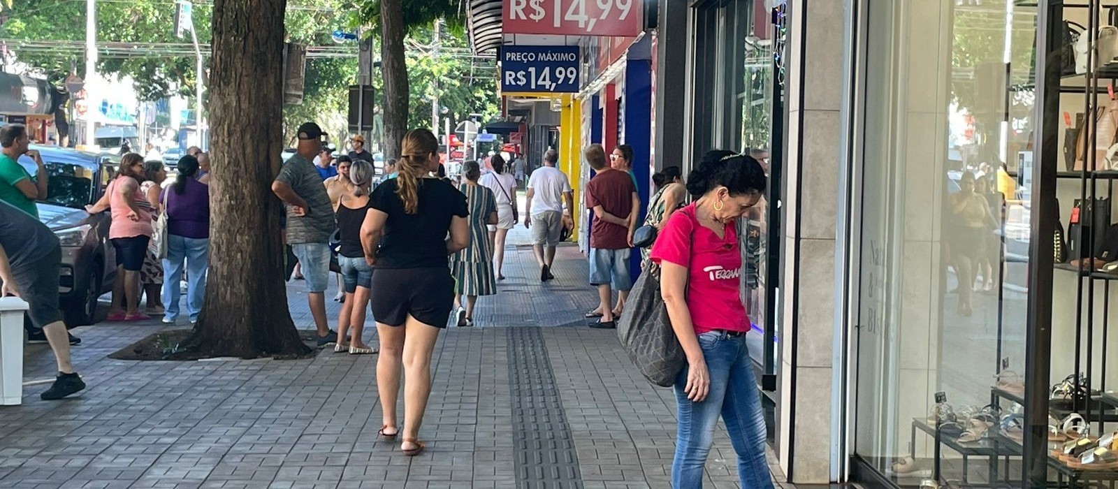 Campanha “Acim é Maringá” valoriza o comércio de rua