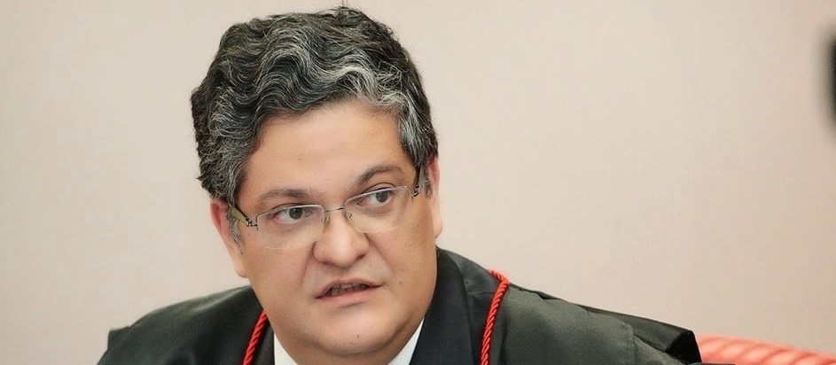 Urna eletrônica é segura e voto impresso dispensável, diz ex-ministro do TSE