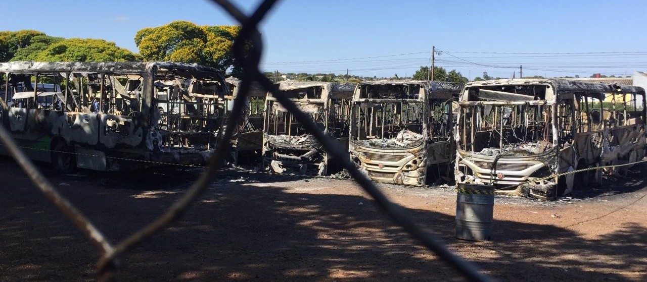 Polícia acredita que o incêndio na garagem da empresa de transporte metropolitano Cidade Verde pode ter sido criminoso 