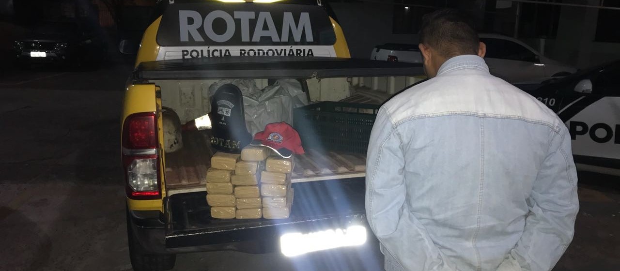 PRE apreende quase 13 kg de maconha em ônibus de linha