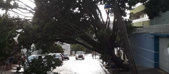 1.800 imóveis ficam sem energia por causa de temporal