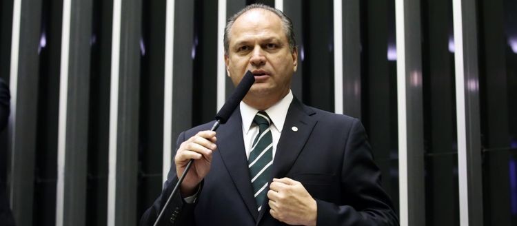 Deputado defende pagamento de seguro-desemprego e suspensão de contratos