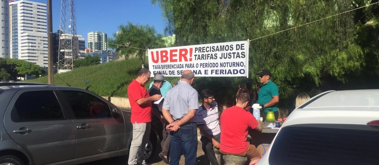 Motoristas financiaram carro novo e agora não conseguem pagar prestação