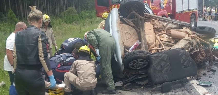 Grave acidente deixa três mortos, entre eles um bebê, na BR-277