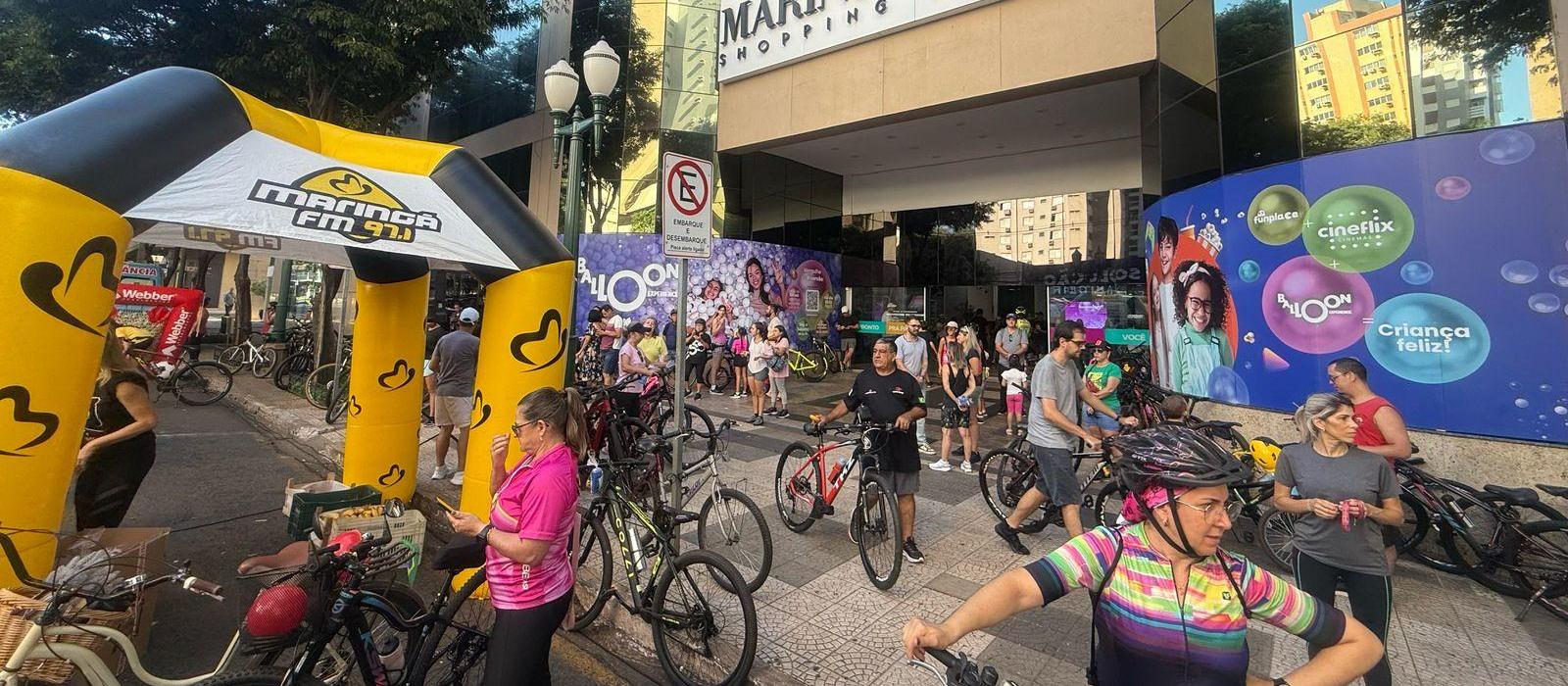 Passeio ciclístico reúne famílias pelas ruas de Maringá