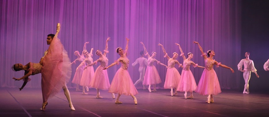 Escola de ballet realiza pré-seleção em Sarandi