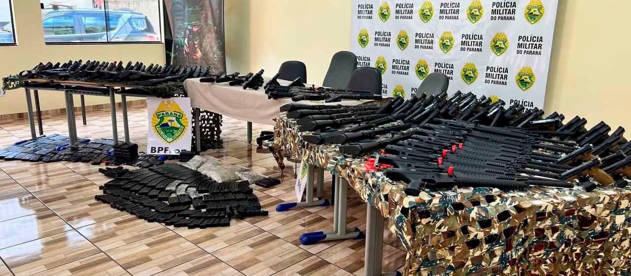 Polícia Militar apreende arsenal com 160 armas escondidas em caminhões