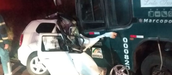 Quatro pessoas morrem em acidente entre carro e ônibus