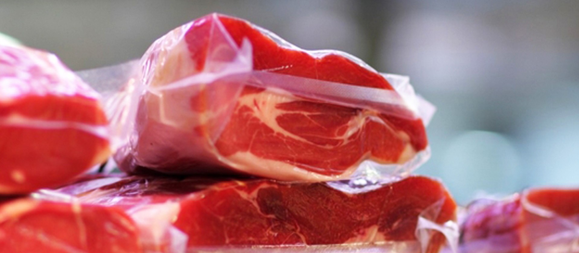 Exportação de carne bovina do Brasil cai pela metade em outubro