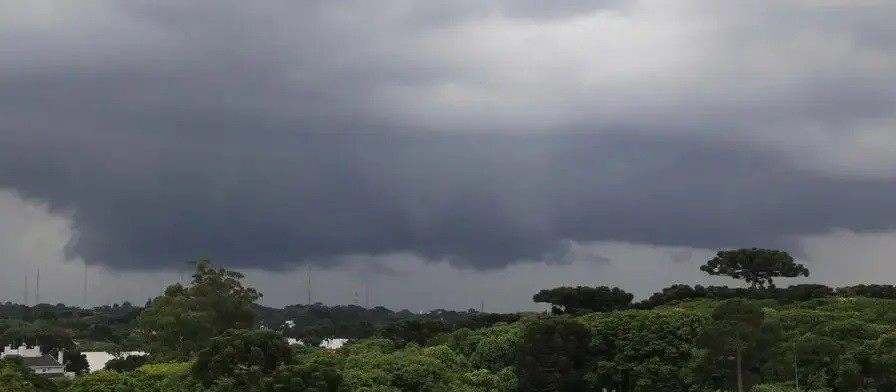 Quinta-feira nublada e com altas temperaturas em Maringá