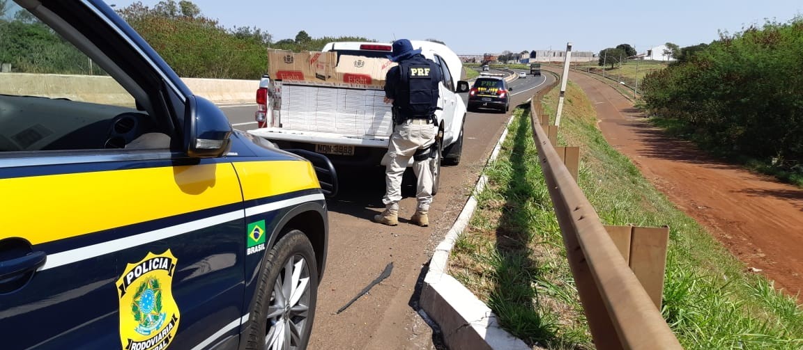 Caminhonete com quase 20 mil maços de cigarro é apreendida no Contorno Norte