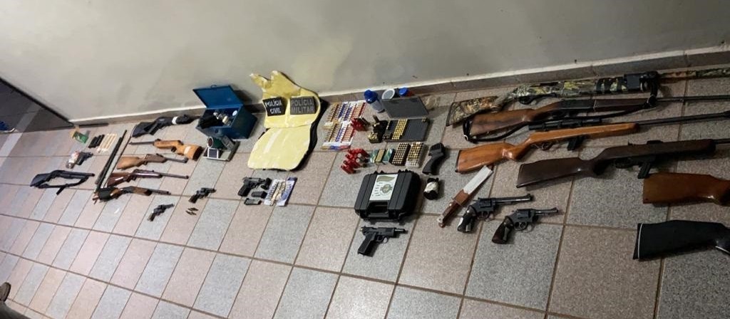 17 armas são apreendidas e cinco são presos em Astorga