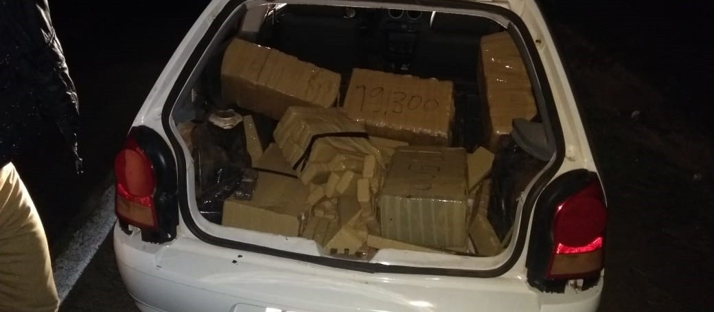 PRE apreende 188,9 kg de maconha em carro abandonado