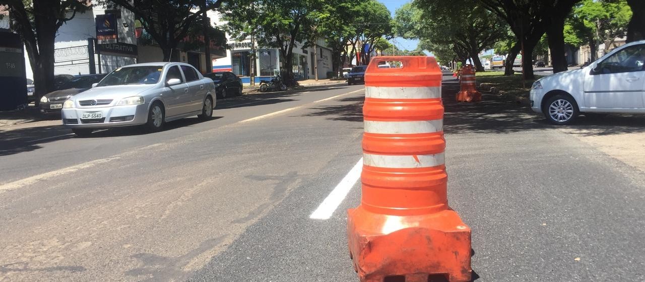 Obras interditam trecho da Avenida Colombo