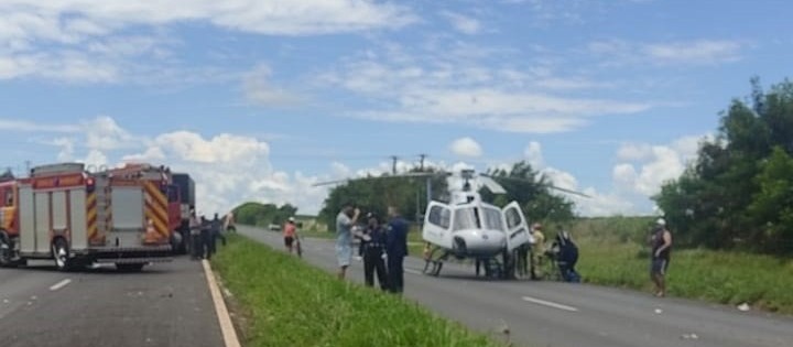 Duas motos esportivas batem de lado na BR-376, em Marialva